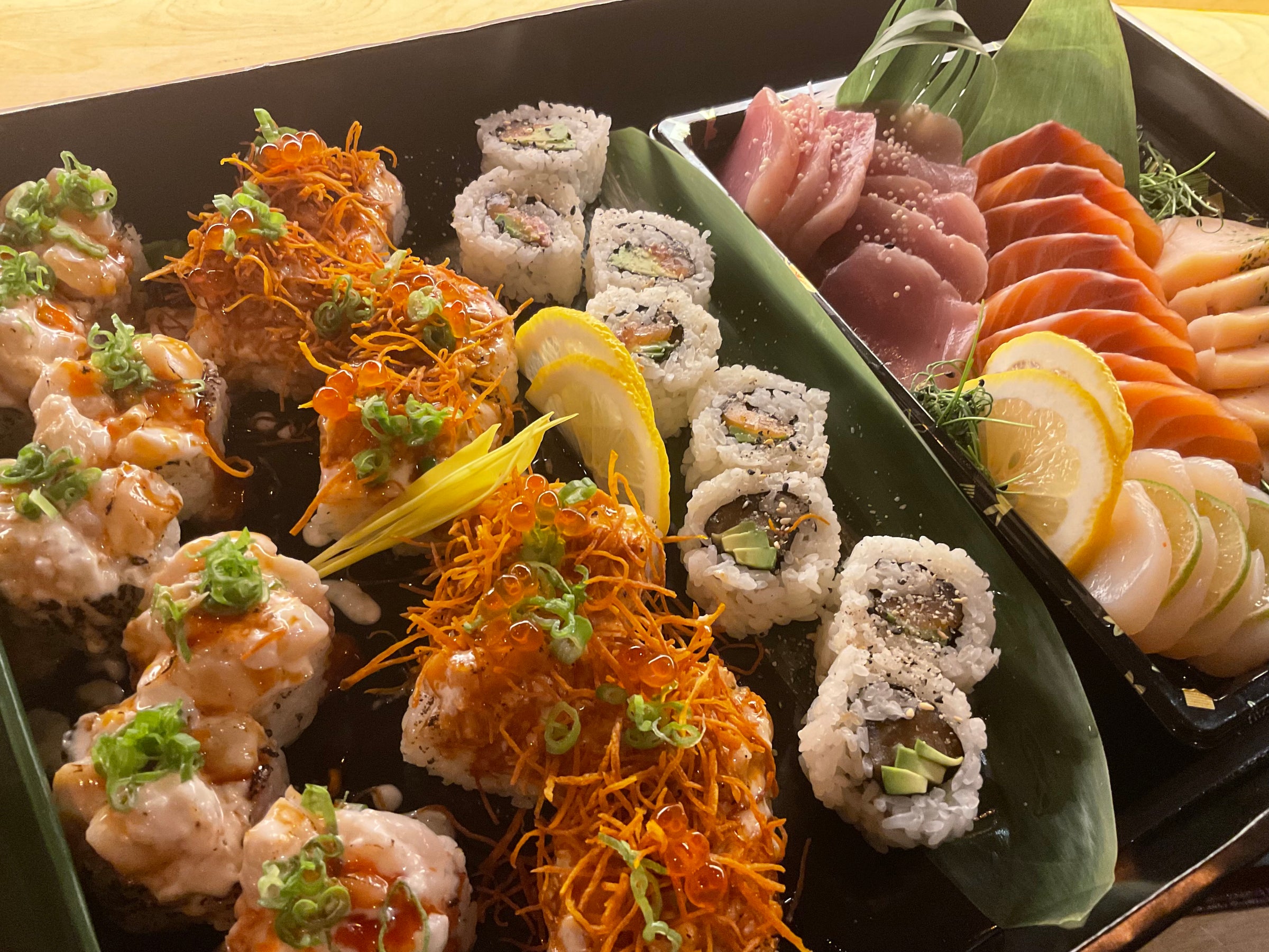 sushimasa P13 Sashimi & roll platter | MoongaSashimi